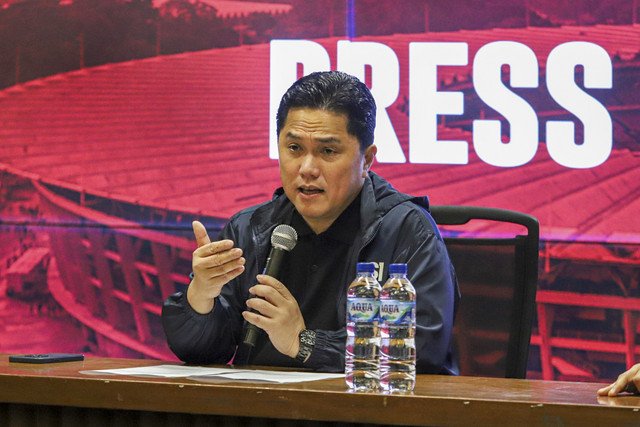 Ketua Umum PSSI Erick Thohir berbicara kepada media terkait perkembangan Timnas Indonesia di Gelora Bung Karno, Jakarta, Jumat (25/10/2025). Foto: Iqbal Firdaus/kumparan
