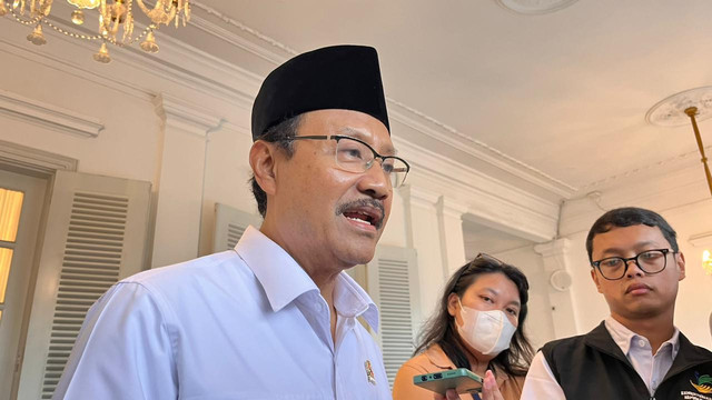 Menteri Sosial Saifullah Yusuf (Gus Ipul) di Balai Kota, Gambir, Jakarta Pusat, Jumat (24/10). Foto: Nasywa Athifah/kumparan