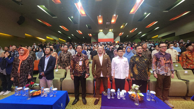 Dosen FIKOM Universitas Moestopo Raih Penghargaan Best Paper Award