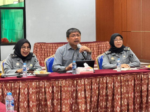 Kepala Kantor Wilayah Kemenkum Kalbar, Jonny Pesta Simamora (tengah). Foto: Dok. Kanwil Kemenkum Kalbar