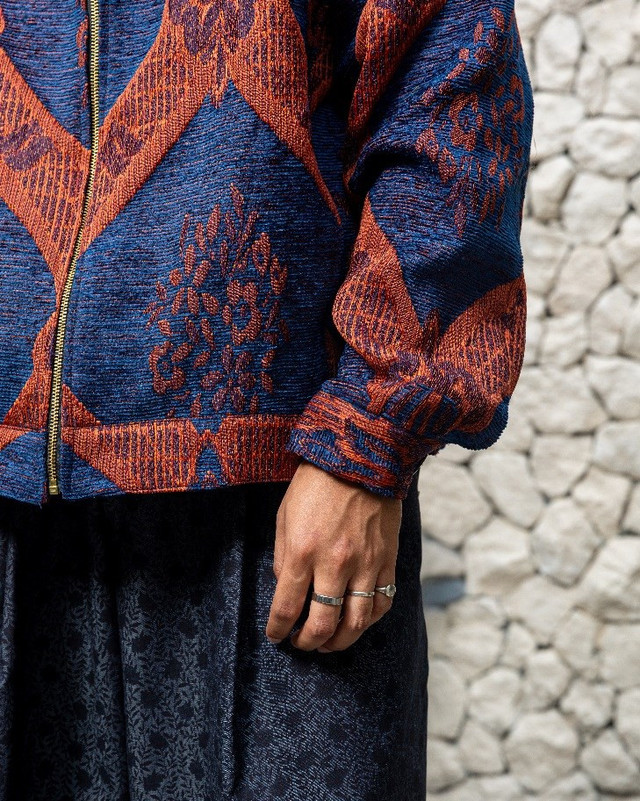 Detail motif Phoenix Crest Jacket hasil kolaborasi Telkomsel Simpati dan brand fashion lokal Othman. Dok. Telkomsel/Othman