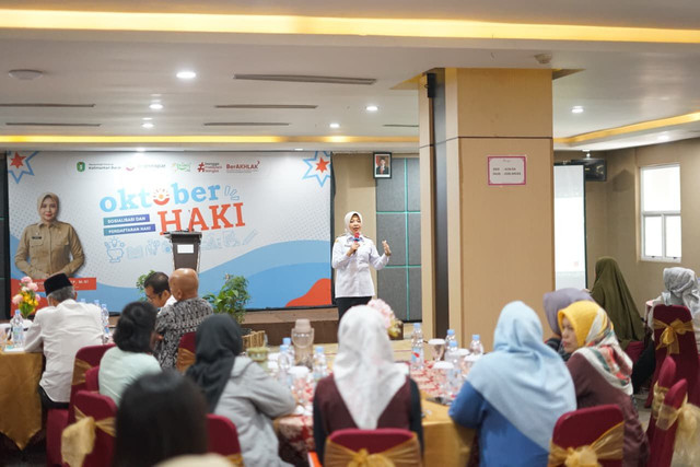 Kadisporapar Provinsi Kalbar, Windy Prihastari saat membuka acara Oktober HAKI di Hotel Orchardz Ayani. Foto: Dok. Istimewa