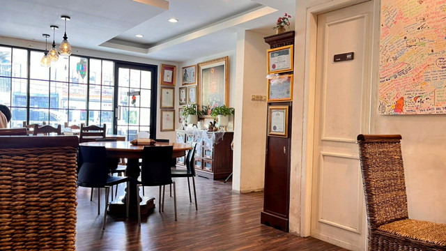 Suasana kedai kopi "Kopi Kamu" di Kebayoran Baru, Jakarta Selatan, Sabtu (25/10/2025). Foto: Nasywa Athifah/kumparan