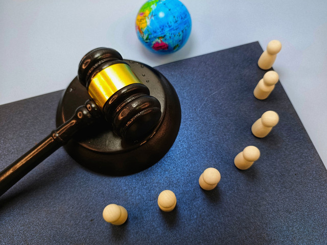 Ilustrasi kebijakan pemerintah. Foto: SsCreativeStudio/Shutterstock