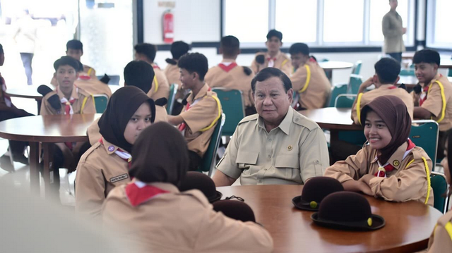 Prabowo meninjau program Makan Bergizi Gratis (Sekretariat Negara, 2025)