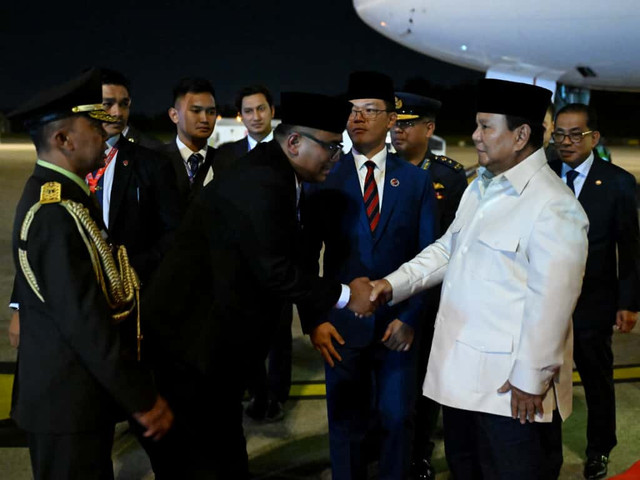 Presiden Prabowo Subianto tiba di Malaysia, Sabtu(25/10). Foto: Dok. Kris - Biro Pers Sekretariat Presiden