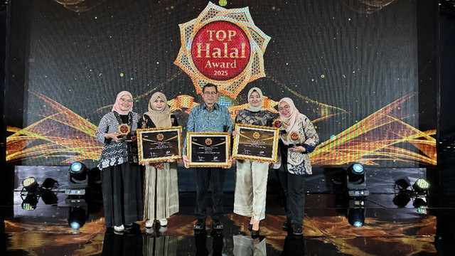 Tiga produk unggulan PT Ajinomoto Indonesia (Ajinomoto), Masako®, Sajiku®, dan SAORI® berhasil meraih penghargaan TOP Halal Award 2025. Foto: Dok. Ajinomoto