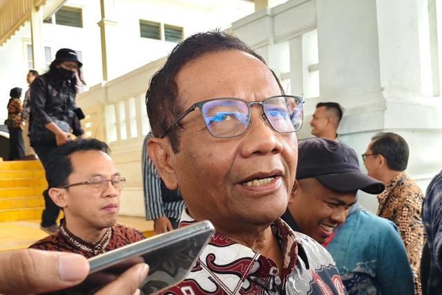 Mahfud MD di acara Dialog Kebangsaan untuk Indonesia Damai di Sasono Hinggil Dwi Abad, Kota Yogyakarta, Minggu (26/10/2025). Foto: Arfiansyah Panji Purnandaru/kumparan