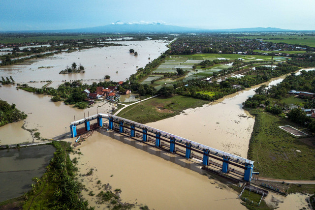 Foto udara kondisi Bendungan Wilalung di Kalirejo, Kudus, Jawa Tengah, Minggu (26/10/2025). Foto: Aprilio Akbar/ANTARA FOTO