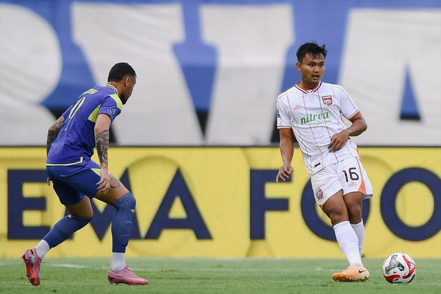 Arema FC melawan Borneo FC pada pertandingan Liga 1 di Stadion Kanjuruhan, Malang, Minggu (26/10/2025). Foto: Instagram/@borneofc.id