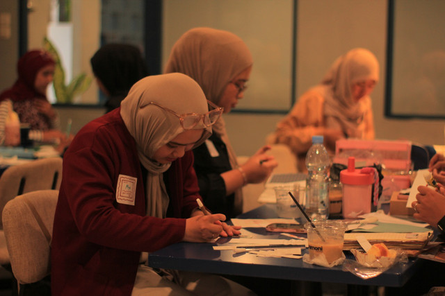 Keseruan kegiatan Journaling Day bersama Journaling Mates di Seremoni Coffee Pontianak pada Sabtu sore, 25 Oktober 2025. Foto: Dok. Hi!Pontianak