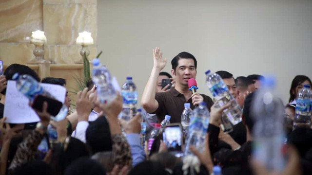 Pastor Andi Simon saat berada di Kota Manado, Sulawesi Utara.