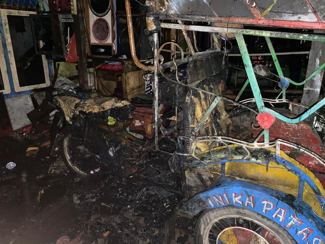 Motor becak terbakar saat terkena percikan api las | Foto : Damkar Bandar Lampunh