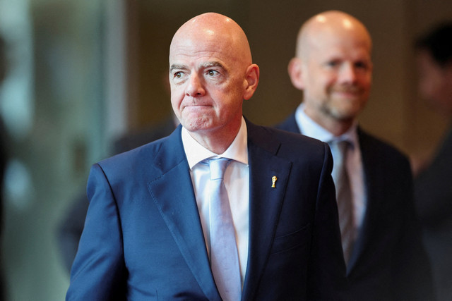 Presiden FIFA Gianni Infantino meninjau lokasi KTT ASEAN ke-47 di Kuala Lumpur, Malaysia, Minggu (26/10/2025). Foto: Chalinee Thirasupa/REUTERS