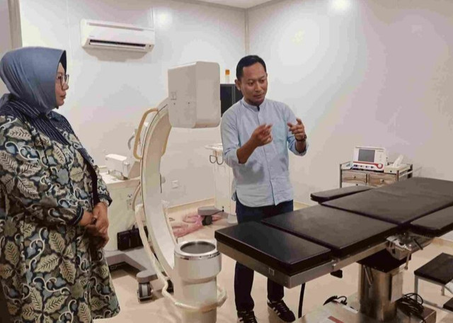 dr. Dedi Susila, Sp.An., KMN., FIPP, (kanan), dokter spesialis anestesiologi dan reanimasi serta subspesialis manajemen nyeri Granostic Spain Clinic.