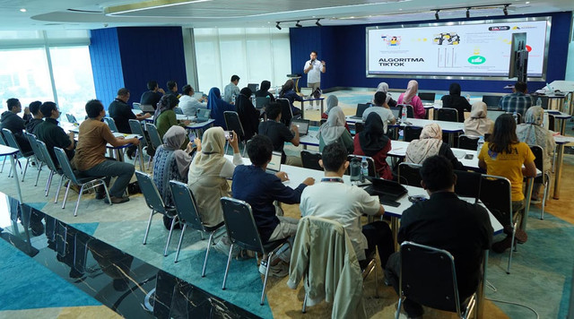 Kolaborasi Lima Daerah, TDA Jaktim Ikuti Workshop “100 Juta Pertama dari TikTok”