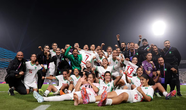Sesi foto bersama Timnas Wanita Maroko U-17 usai dipastikan lolos 16 besar Piala Dunia Wanita U-17 2025. Foto: FIFA