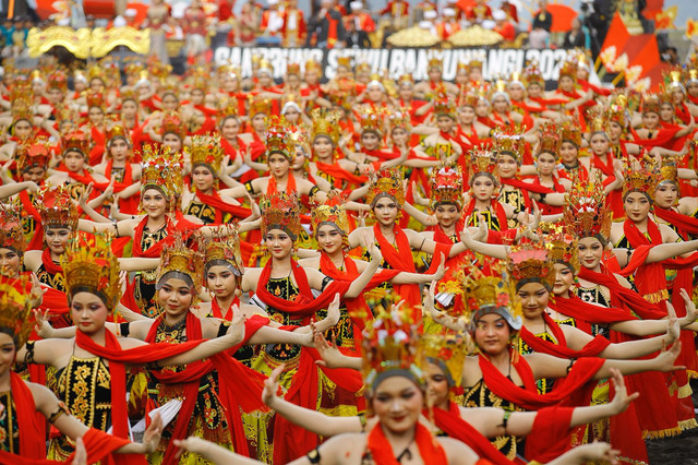 Perhelatan akbar tari kolosal Gandrung Sewu 2025 sukses digelar Sabtu (25/10) di Pantai Boom Banyuwangi, Jawa Timur. Naskah dan foto : Dipta Wahyu / BASRA