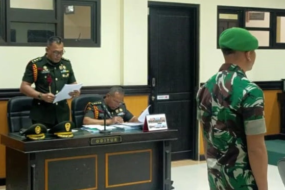 Pengadilan Militer (Dilmil) III-15 Kupang menggelar sidang perdana kasus tewasnya Prada Lucky C.S. Namo, Senin (27/10/2025). Foto: kumparan