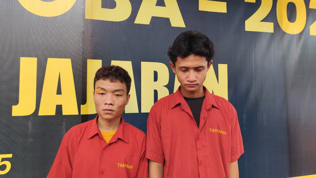 Dua tersangka pembegal pegawai imigrasi Bandara Kualanamu. Foto: Amar Marpaung/kumparan