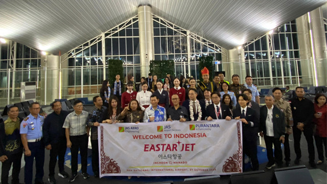 Penyambutan penerbangan perdana Easter Jet dari Korea Selatan di Bandara Sam Ratulangi Manado. (foto: dokumen istimewa)