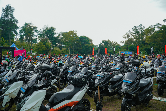 Jejeran motor listrik Polytron FOX R dalam Jambore Nasional PEVR di Sumedang, Jawa Barat. Foto: Dok. Polytron