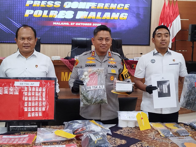 Kapolres Malang, AKBP Danang Setiyo Pambudi Sukarno, saat konferensi pers di Polres Malang, Senin (27/10/2025). Dok: kumparan