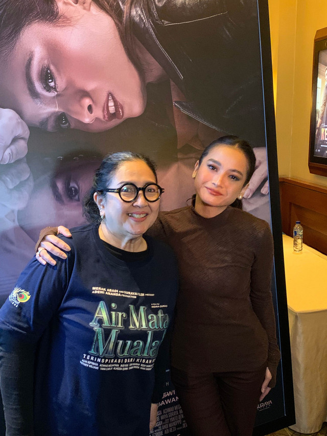 Acha Septriasa hadir dalam jumpa pers Air Mata Mualaf di Senayan, Jakarta Pusat, Senin (27/10/2025). Foto: Vincentius Mario/kumparan