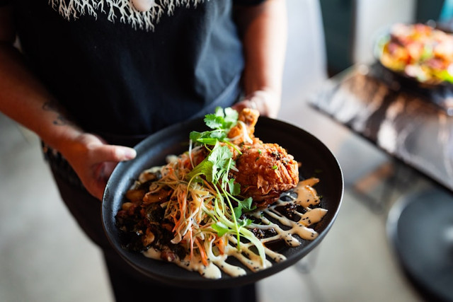 Ilustrasi Cara Makan di Obihiro Nikudon Blok M, Foto: Unsplash/Negley Stockman