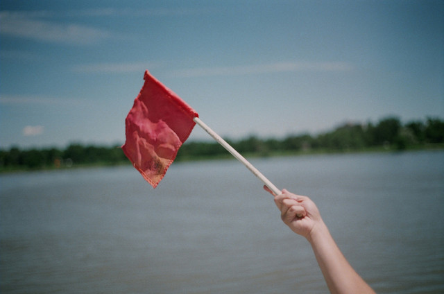 Ilustrasi Link Tes Apakah Kamu Red Flag atau Green Flag, Unsplash/Brandon Hoogenboom