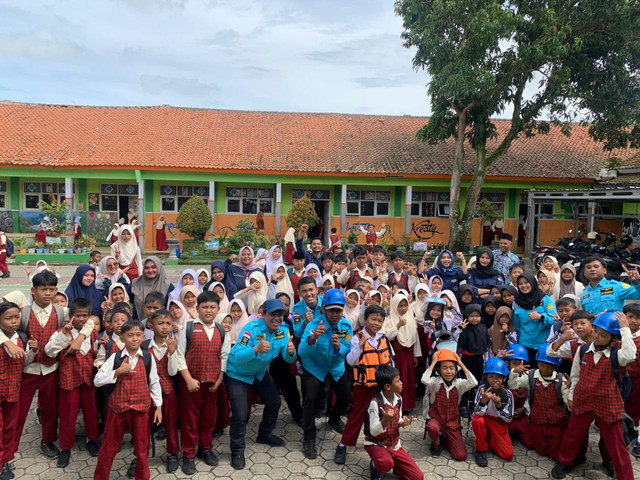 Sesi foto bersama Siswa, Mahasiswa dan MDMC