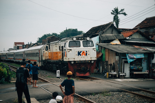 Ilustrasi jadwal kereta api sancaka 2025. Unsplash/Salman Ramelisalman_yang_mengganggu