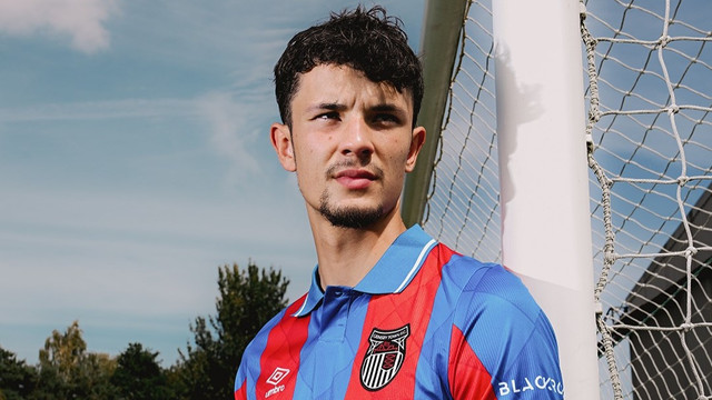 Jude Soonsup-Bell bersama Grimsby Town. Foto: Instagram @officialgtfc