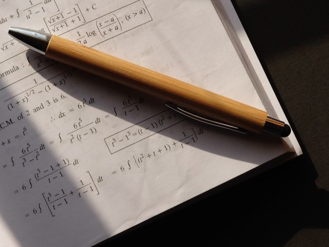 Ilustrasi kisi-kisi TKA Matematika Wajib SMA 2025. Sumber: Unsplash. 
