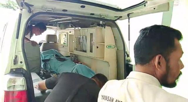 Jenazah korban saat hendak di bawa ke TPU Kelurahan Kemelak, OKU. Foto : Istimewa