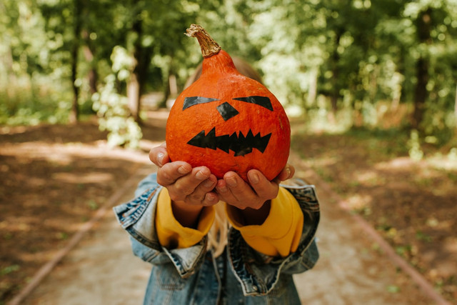 Ilustrasi ide kostum Halloween simple pria. Foto: Unsplash.com/Iuliia Pilipeichenko