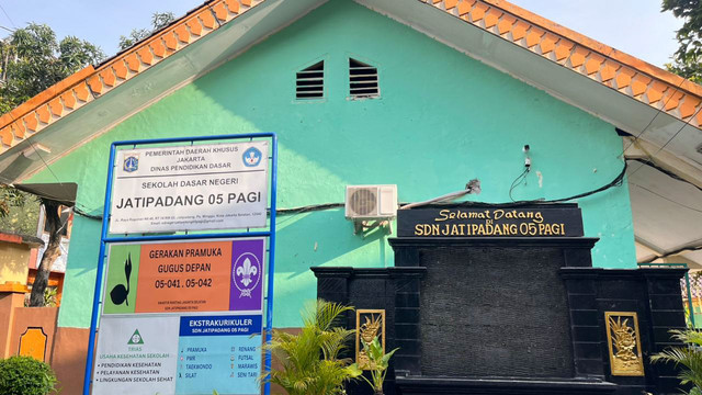 Suasana SD Negeri Jatipadang 05 Pagi, Jakarta Selatan, yang tengah direvitalisasi, Rabu (29/10/2025). Foto: Nasywa Athifah/kumparan