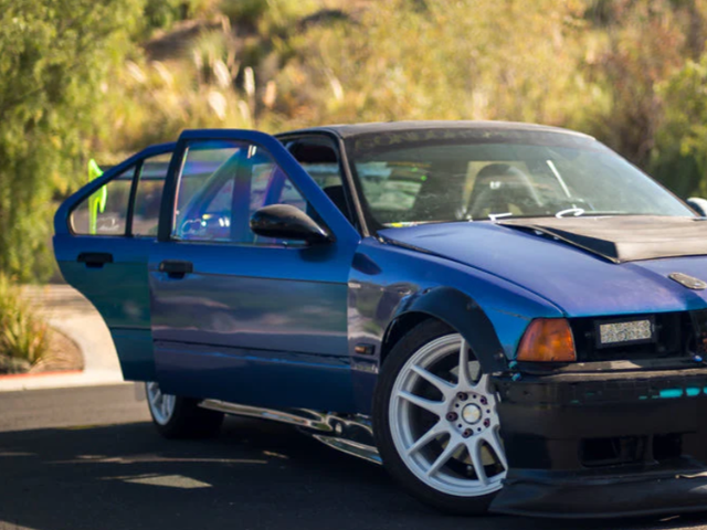 Ilustrasi mobil yang menggunakan polikarbonat sebagai pengganti kaca. Foto: Dok. Condor