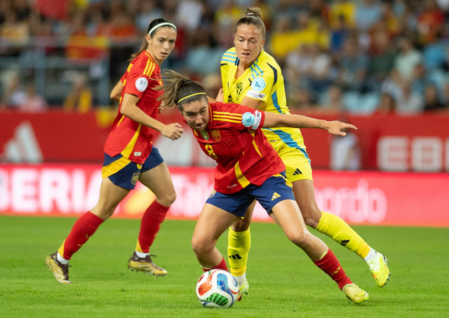 Timnas Wanita Spanyol melawan Swedia di semifinal leg kedua UEFA Women's Nations League 2025. Foto: AFP/JORGE GUERRERO