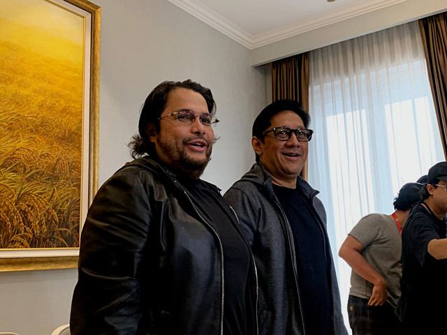 Andre Taulany (kanan) dan Malik Bawazier menghadiri jumpa pers di Kebayoran Baru, Jakarta Selatan, Rabu (29/10/2025). Foto: Vincentius Mario/kumparan