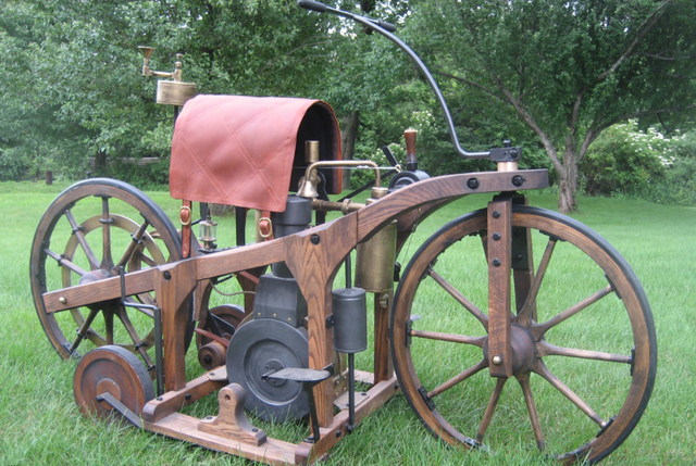 Replika Daimler Reaitwagen, motor pertama di dunia. Foto: Dok. William Eggers Motorcycles