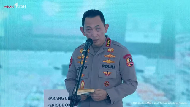 Kapolri Listyo Sigit Prabowo dalam acara pemusnahan total 214,84 ton barang bukti narkoba di Lapangan Bhayangkara, Mabes Polri, Jakarta Selatan, Rabu (29/10/2025). Foto: YouTube/ Sekretariat Presiden