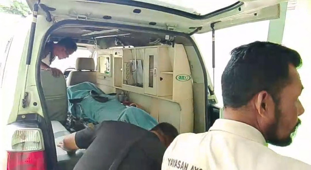 Jenazah korban saat hendak di bawa ke TPU Kelurahan Kemelak, OKU. Foto : Istimewa