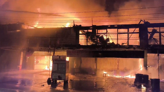 Kebakaran menghanguskan ruko di Pasar Bodok Sanggau. Foto: Dok. Istimewa