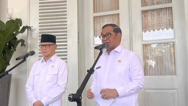 Menteri Perlindungan Pekerja Migran Indonesia (P2MI) Mukhtarudin dan Gubernur DKI Jakarta Pramono Anung di Balai Kota, Gambir, Jakarta Pusat, Rabu (29/10/2025). Foto: Nasywa Athifah/kumparan
