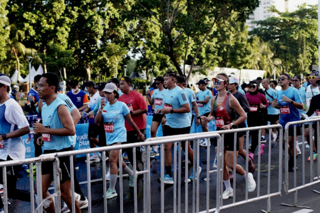HYDROPLUS turut membantu lebih dari 27.300 pelari dari 48 negara, termasuk 1.900 pelari kategori maraton, untuk tetap terhidrasi dan finish strong di garis akhir. Foto: Dok. Hydroplus.