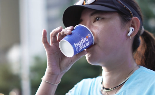 Pelari di Jakarta Running Festival (JRF) 2025 menikmati Hydroplus. Foto: Dok. Hydroplus