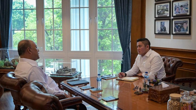 Tukli mushuklar bilan jinsiy aloqa video