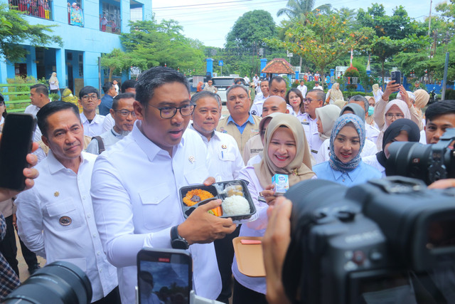 Kunjungan kerja Wamen Pertanian RI, Sudaryono di SDN 238 Palembang/ist. 