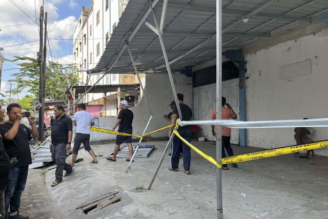 Suasana diduga lokasi tempat perjudian usai digrebek oleh sekelompok ibu-ibu di Kisaran, Asahan, Selasa (28/10/2025). Foto: Dok. Humas Polres Asahan